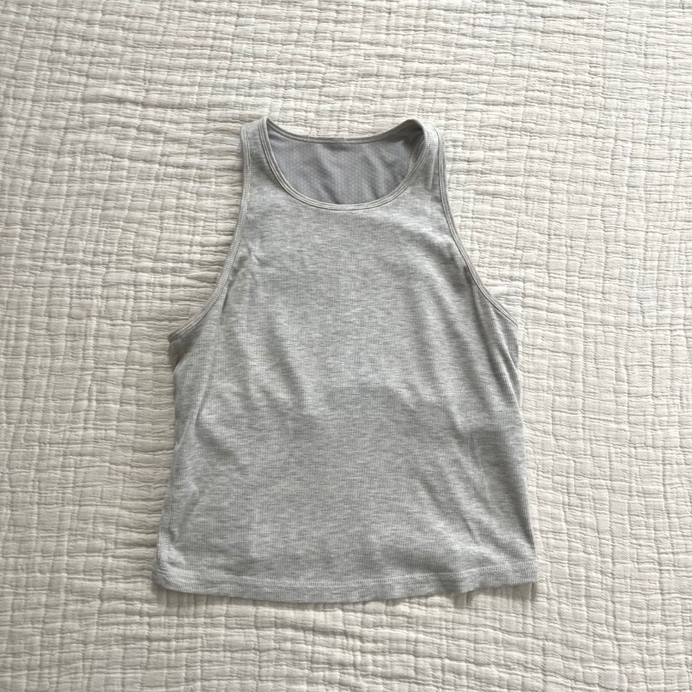 Vuori Pose Plyo Tank White Heather Grey Size Small - EUC